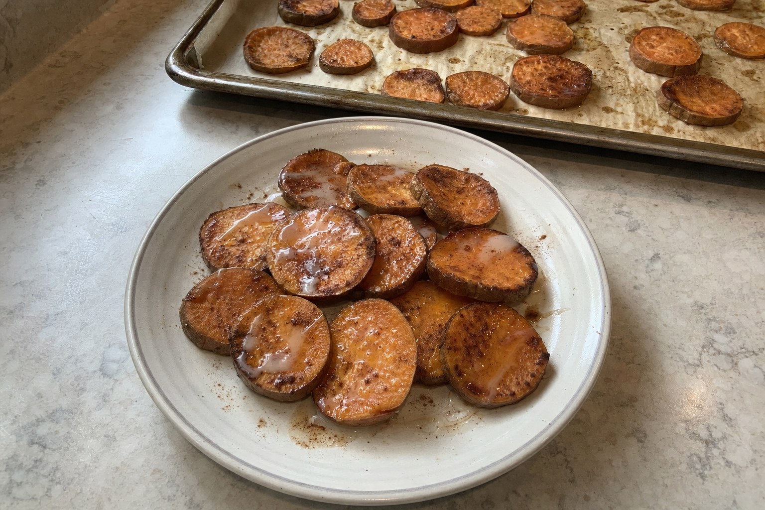Tortitas caseras de boniato con canela al horno para el desayuno